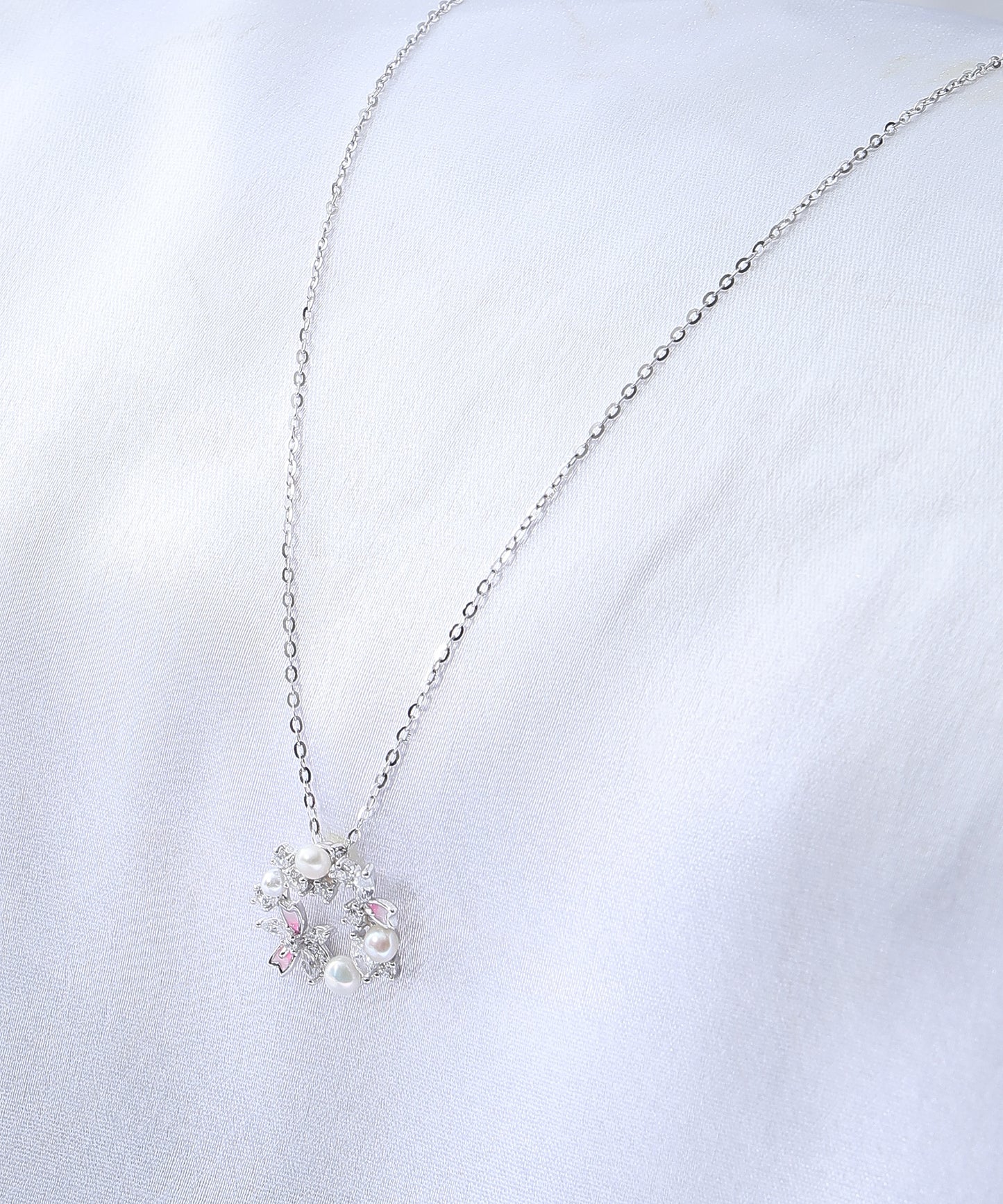 Stellar Wreath Necklace