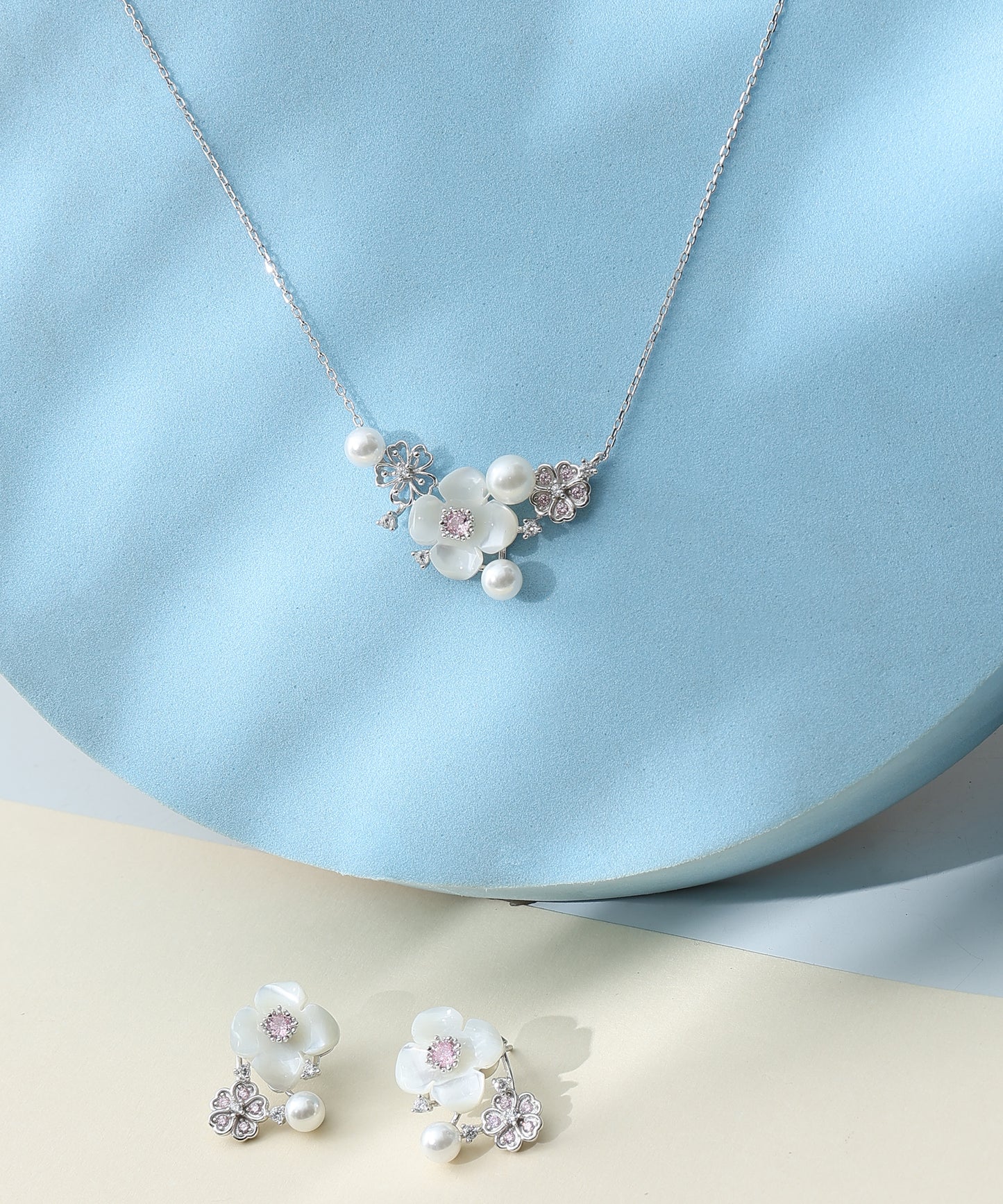 White Floral Pendant Set