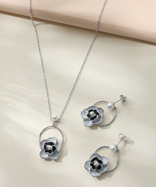Pearl Orbit Necklace