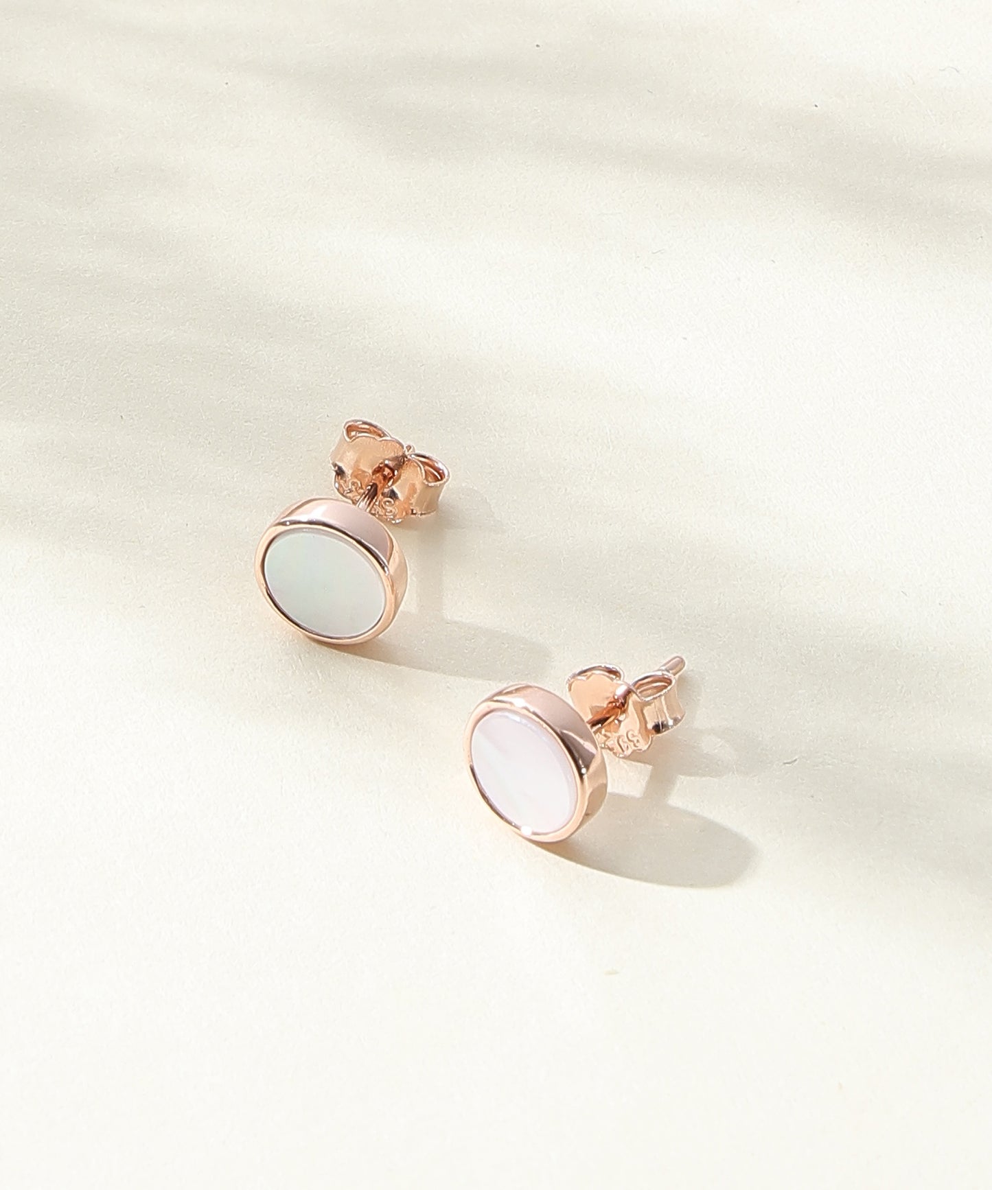 Minimal Pearl Pendant Set